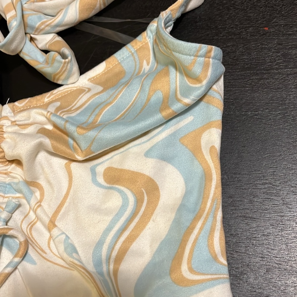 Halter top - Picture 2 of 3